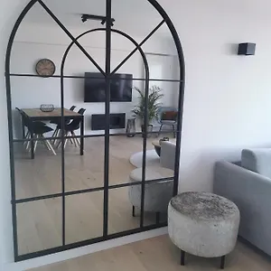 https://studio-de-strandloper-met-1-zetelbed-en-1-bedkast.ostend-hotel.net